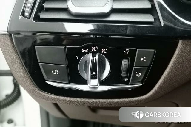 BMW 5 series PHEV 2019 Темно-серый из Китая, фото 6