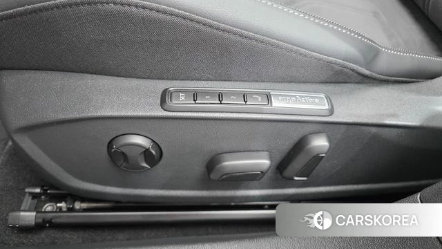 Volkswagen Golf 8th Generation 2025 Красный из Кореи, фото 6