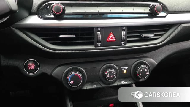 Kia The New K3 2nd generation 2021 Белый из Кореи, фото 6