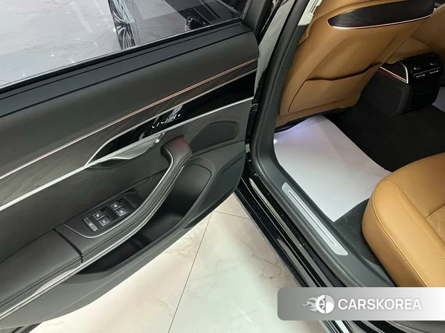 Audi A8 2023 Черный из Китая, фото 6