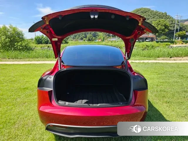 Tesla Model 3 2024 Красный из Кореи, фото 6
