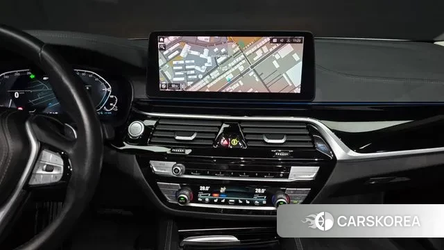 BMW 5 Series (G30) 2021 Белый из Кореи, фото 6