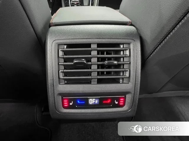 Volkswagen Golf 8th Generation 2024 Белый из Кореи, фото 6