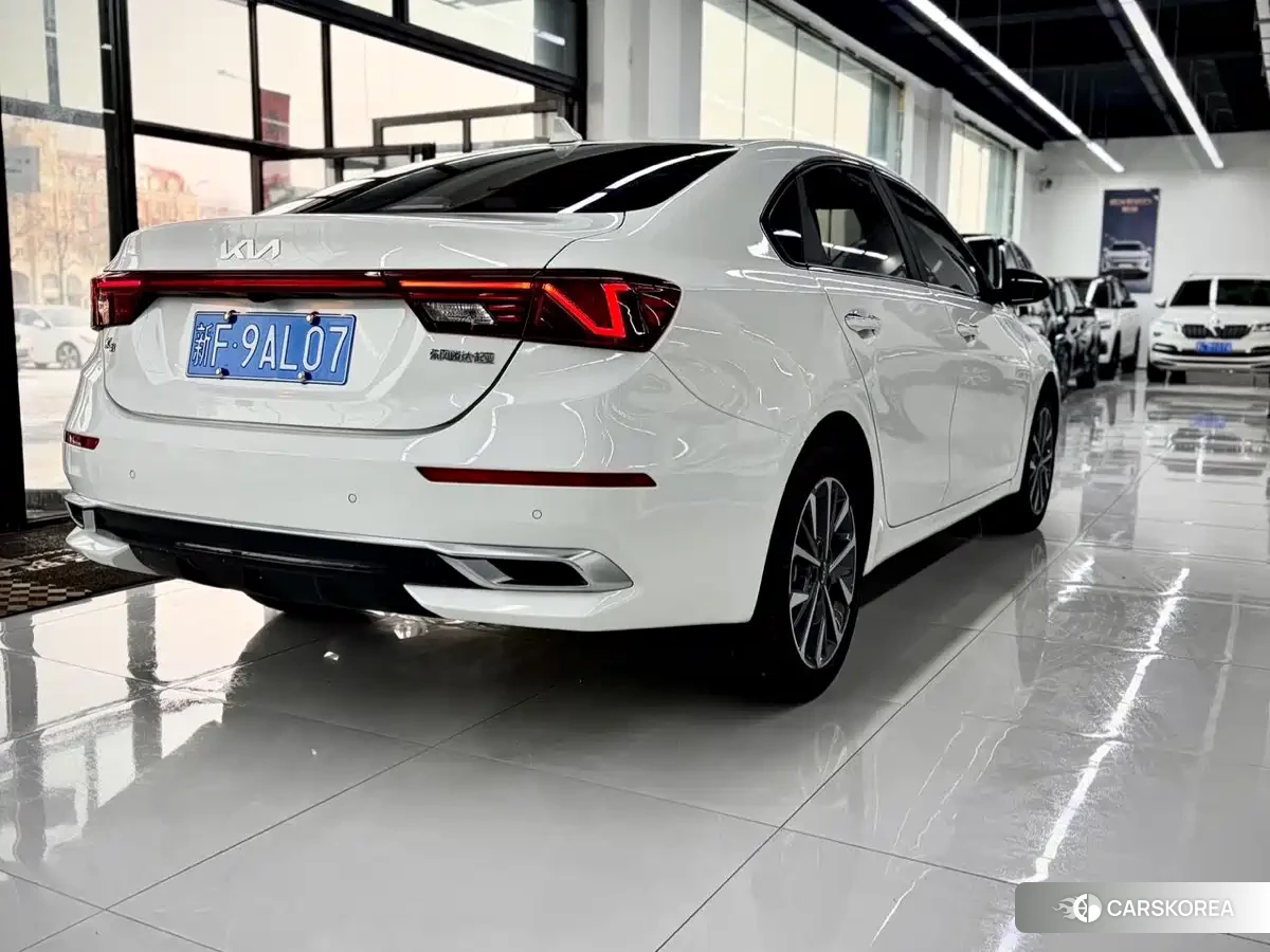 Kia K3 2022 Белый из Китая, фото 6