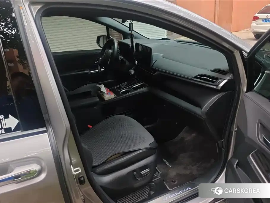 Toyota Sienna 2022 Silver/gray из Китая, фото 6