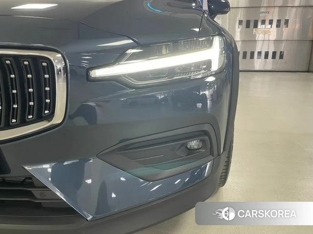 Volvo V60 Cross-Country 2nd Generation 2024 Синий из Кореи, фото 6