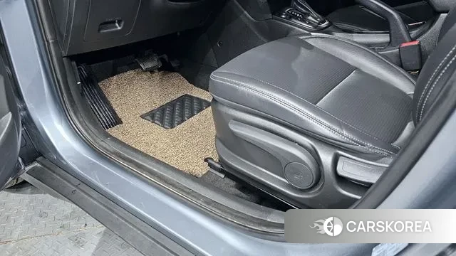 Hyundai Kona 2020 Светло-серебряный цвет из Кореи, фото 6