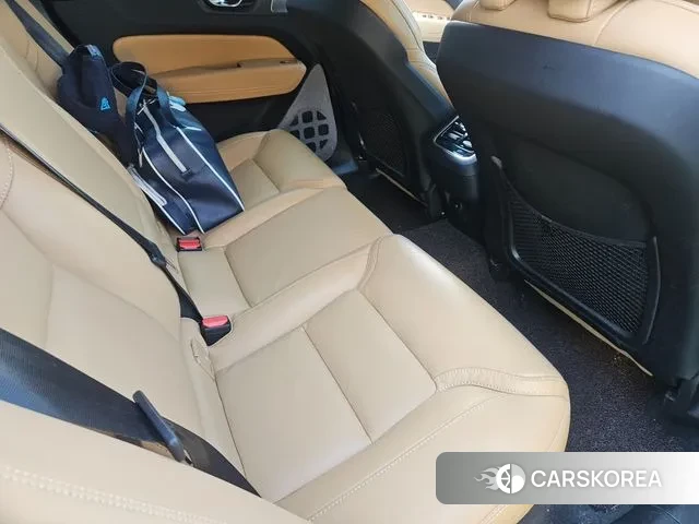 Volvo XC60 second Generation 2024 Жемчужный цвет из Кореи, фото 6