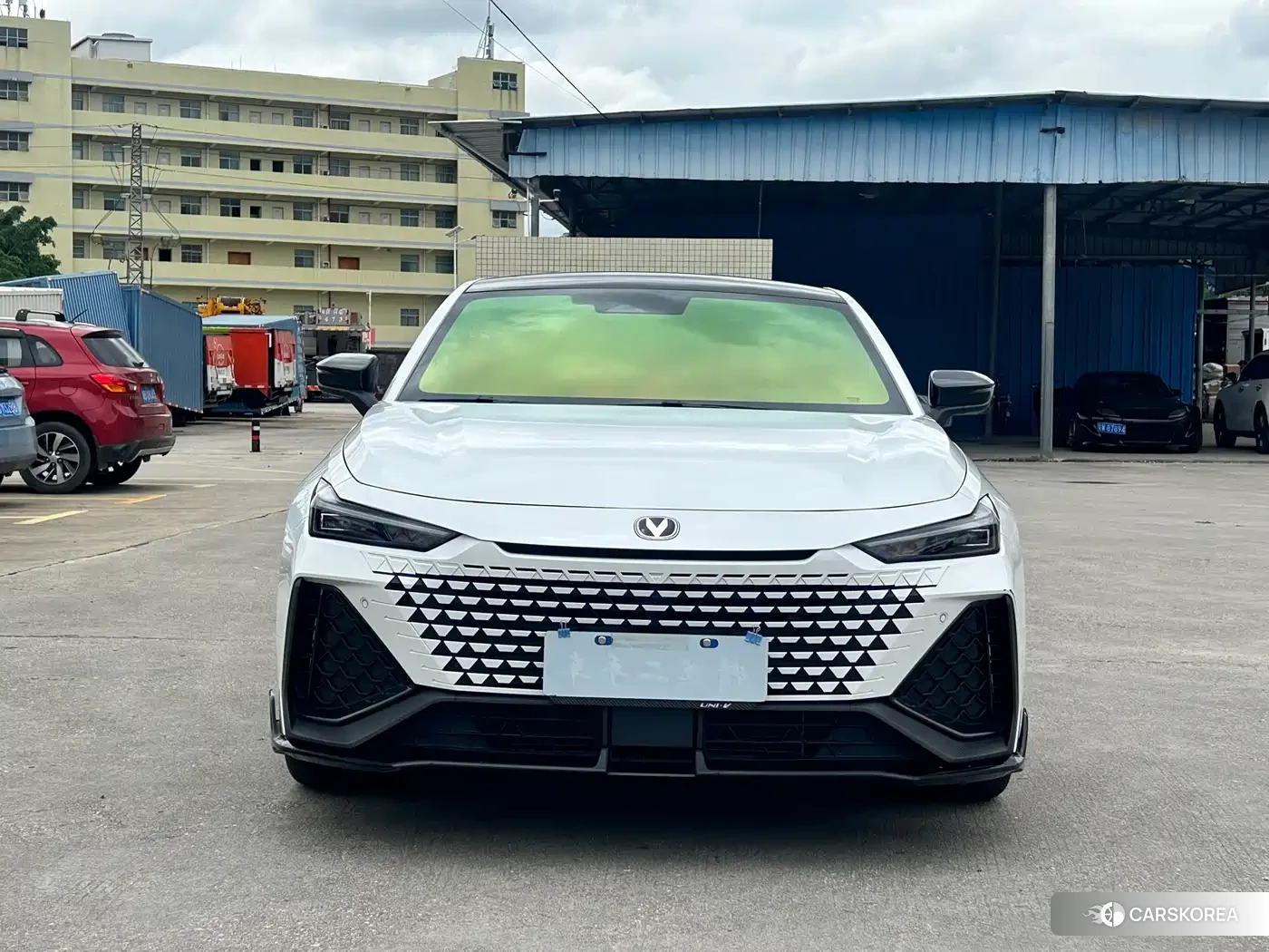 Chang'an Changan UNI-V 2025 Белый из Китая, фото 6