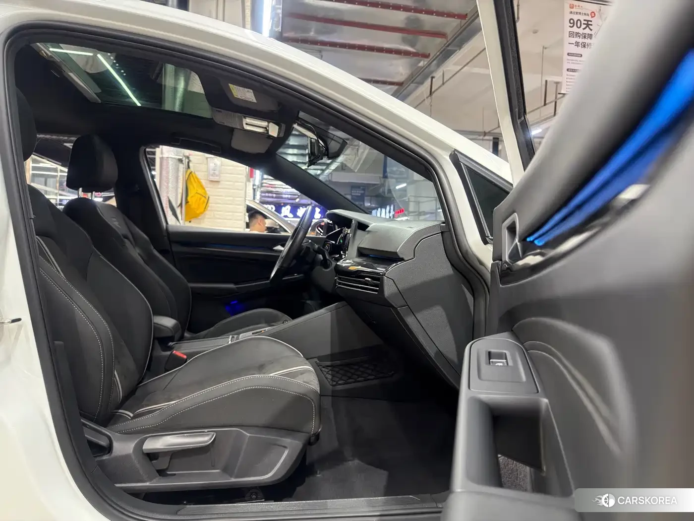 Volkswagen Golf 2023 Белый из Китая, фото 6