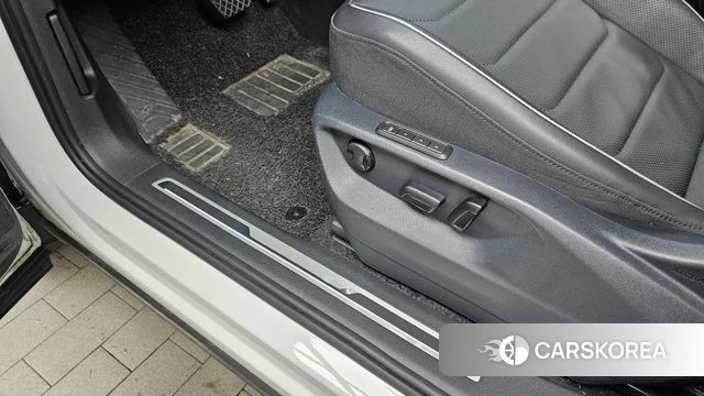 Volkswagen Tiguan Allspace 2024 Белый из Кореи, фото 6