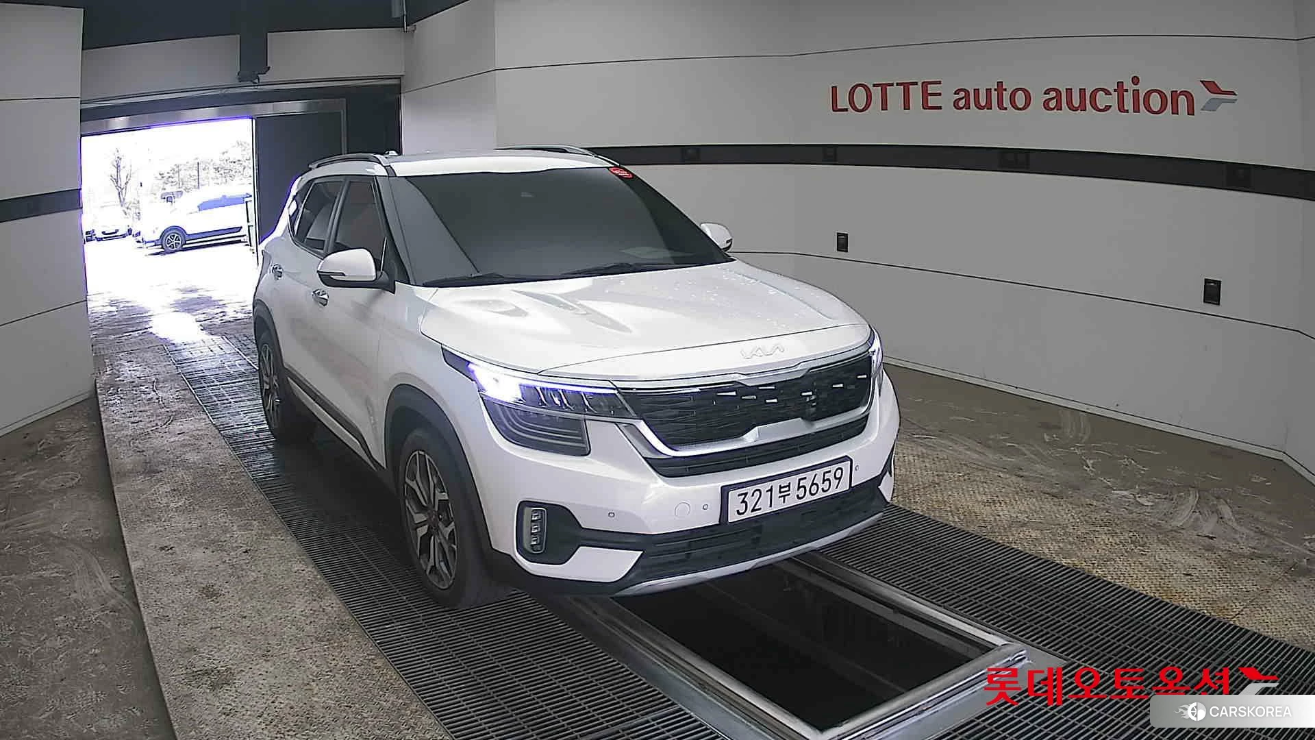 Kia Seltos 2023 Snow White Pearl из Кореи, фото 6