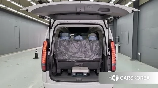 Hyundai Staria 2023 Белый из Кореи, фото 6