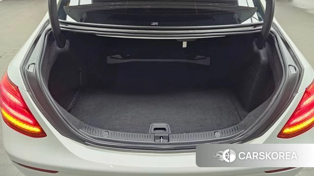 Mercedes-Benz E-Class W213 2018 Белый из Кореи, фото 6