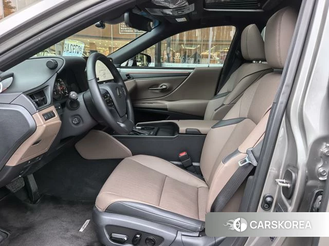 Lexus ES 2025 Серебристо-серый из Китая, фото 6