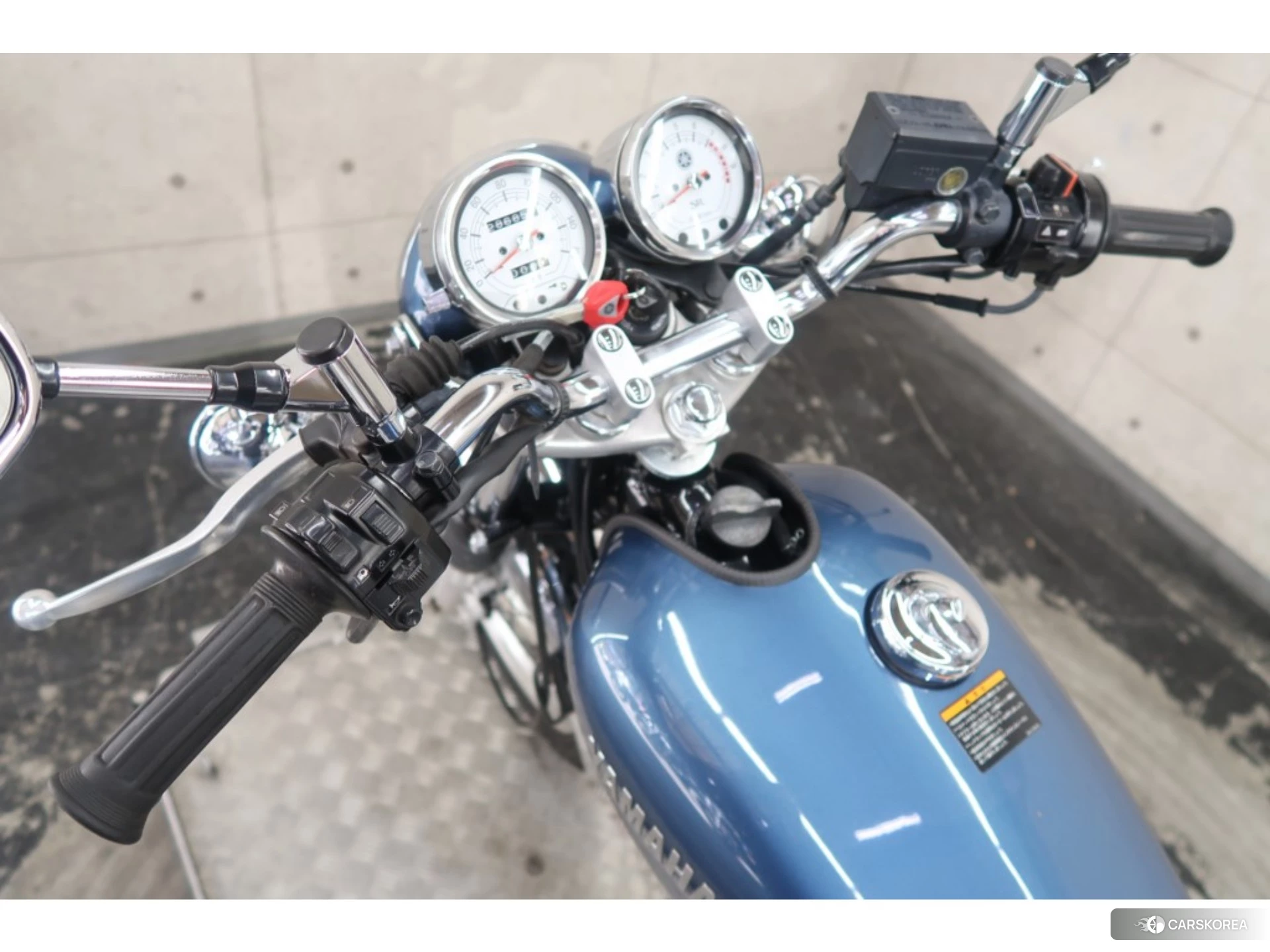 Yamaha SR 400 id 3946388 из Японии 6