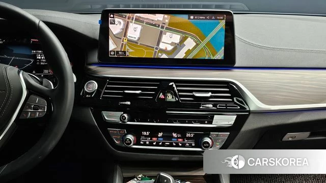 BMW 5 Series (G30) 2023 Черный из Кореи, фото 6