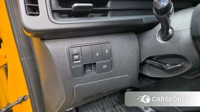 Hyundai Staria 2023 Желтый из Кореи, фото 6