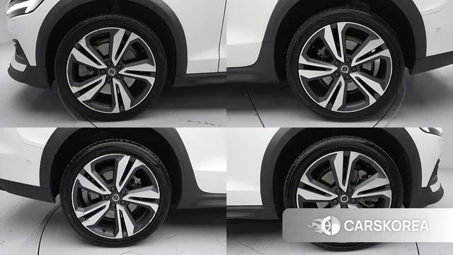 Volvo V60 Cross-Country 2nd Generation 2021 Белый из Кореи, фото 6