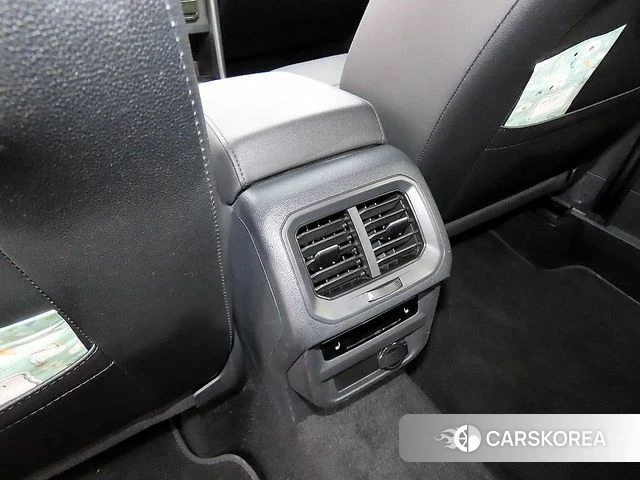 Volkswagen Tiguan Allspace 2023 Белый из Кореи, фото 6