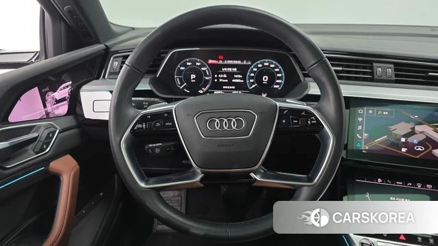 Audi e-Tron 2023 Черный из Кореи, фото 6