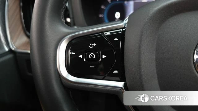Volvo XC60 second Generation 2023 Белый из Кореи, фото 6