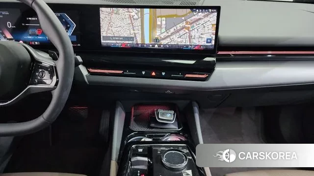 BMW 5 Series (G60) 2024 Темно-зеленый из Кореи, фото 6