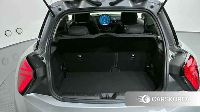 Mini Cooper C 4th generation 2025 Серебряный из Кореи, фото 6