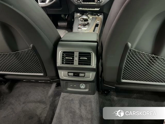 Audi Q5L 2019 Черный из Китая, фото 6