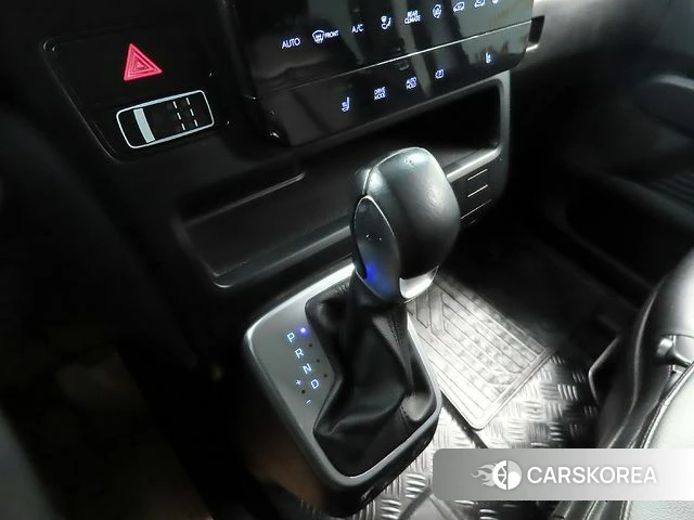 Hyundai Staria 2021 Серебряный из Кореи, фото 6