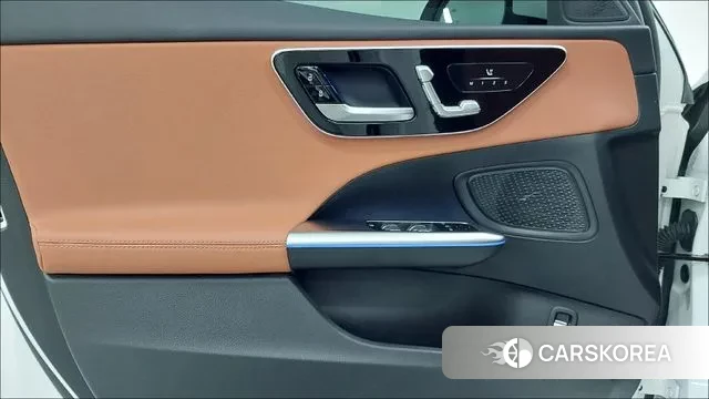 Mercedes-Benz C-Class W206 2023 Белый из Кореи, фото 6