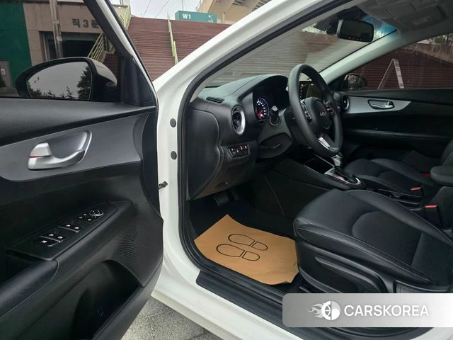 Kia The New K3 2nd generation 2022 Белый из Кореи, фото 6