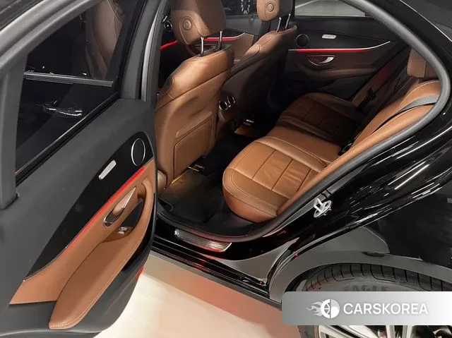 Mercedes-Benz E-Class W213 2023 Черный из Кореи, фото 6