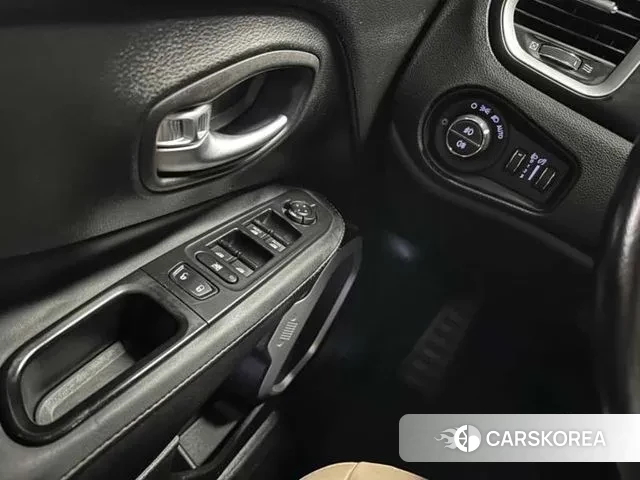 Jeep Renegade 2018 Серебристо-серый из Кореи, фото 6