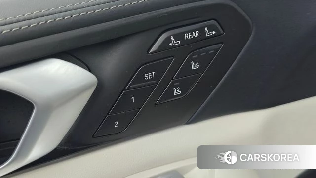 BMW X7 (G07) 2024 Светло-серебряный цвет из Кореи, фото 6