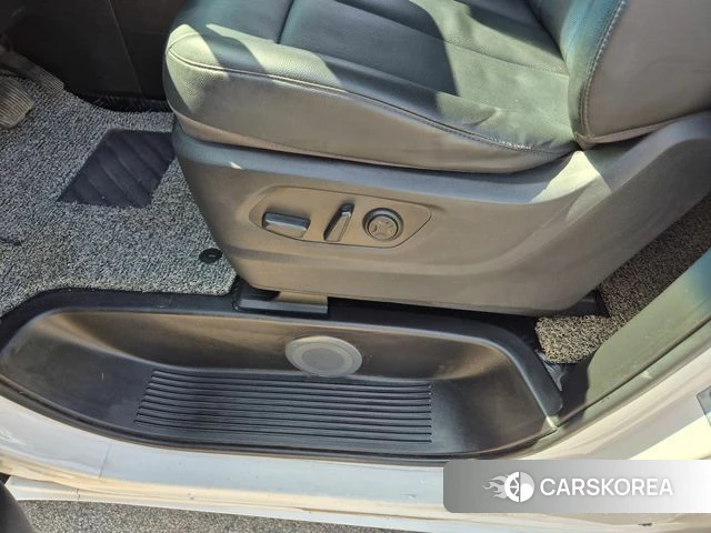 Hyundai Staria 2023 Белый из Кореи, фото 6