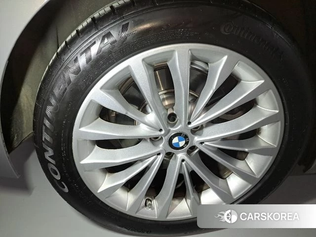 BMW 5 Series (G30) 2021 Серебристо-серый из Кореи, фото 6