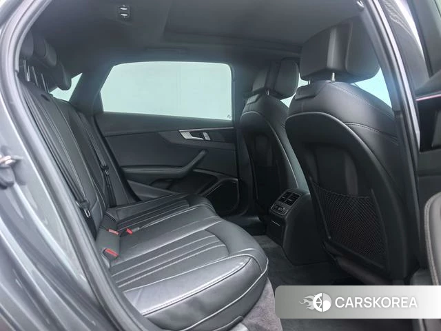 Audi A4L 2024 Темно-серый из Китая, фото 6