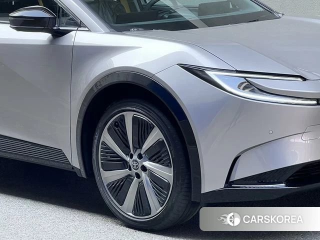 Toyota bZ5 2026 Серебристо-серый из Китая, фото 6