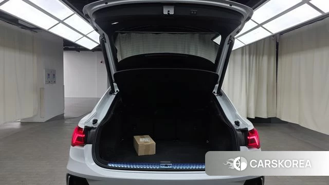 Audi Q3 (F3) 2022 Белый из Кореи, фото 6