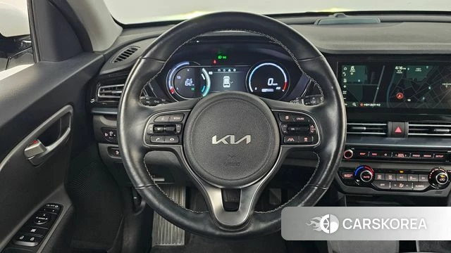 Kia Niro Plus 2023 Белый из Кореи, фото 6