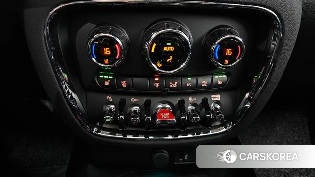 Mini Cooper Clubman 2024 Черный из Кореи, фото 6