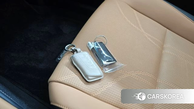 Lexus ES300h 7th generation 2024 Серебристо-серый из Кореи, фото 6