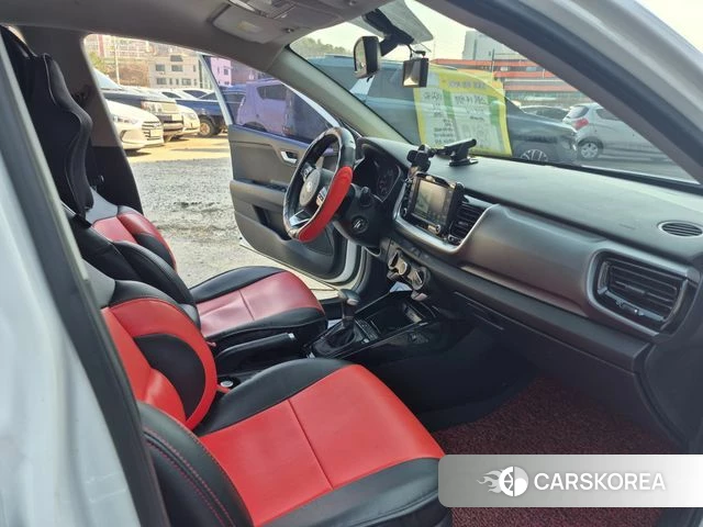 Kia Stonic id 3845741 из Кореи 6