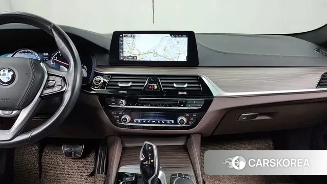 BMW 5 Series (G30) 2018 Белый из Кореи, фото 6