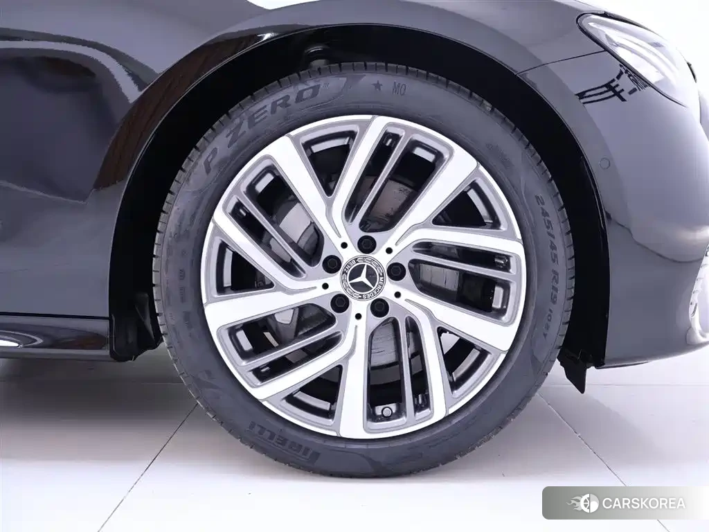 Mercedes-Benz E-Class 2024 Черный из Китая, фото 6