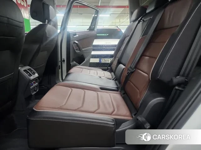 Volkswagen Tiguan Allspace 2024 Белый из Кореи, фото 6