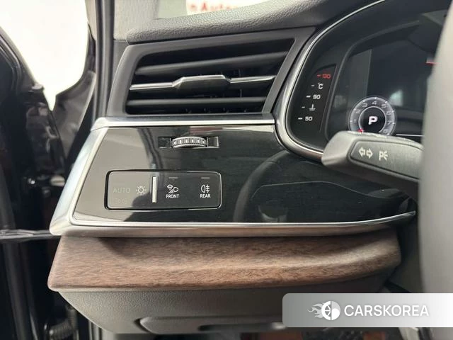 Audi Q7 2023 Черный из Китая, фото 6