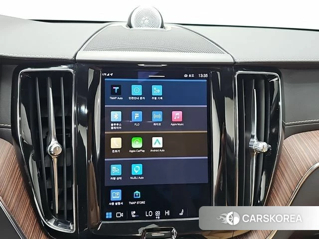 Volvo XC60 second Generation 2022 Белый из Кореи, фото 6