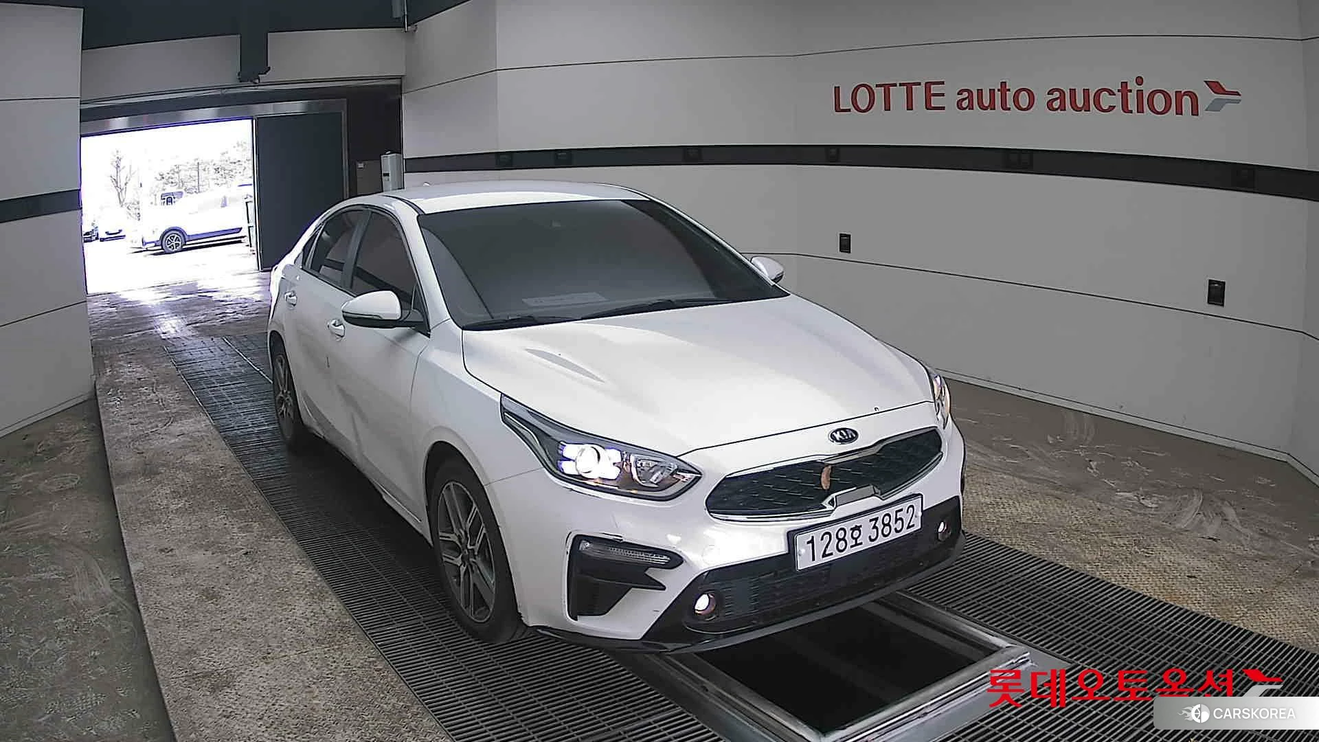 Kia K3 2020 Snow White Pearl из Кореи, фото 6